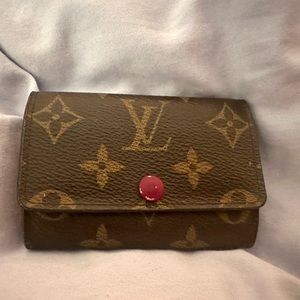 Louis Vuitton 6 key chain wallet holder
